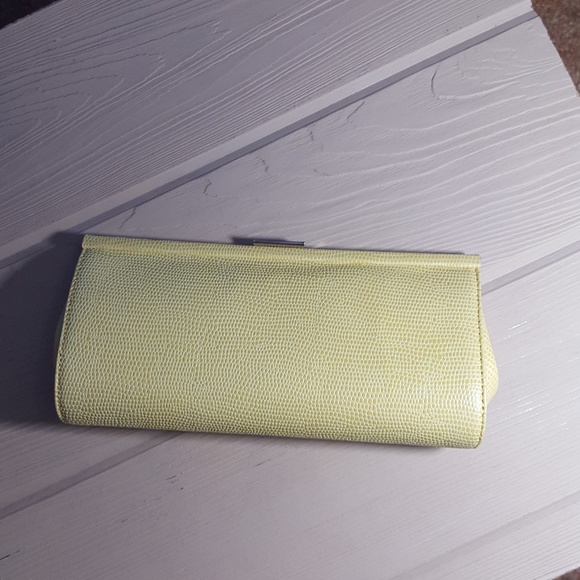 Banana Republic Handbags - Banana Republic Women's Clutch Purse